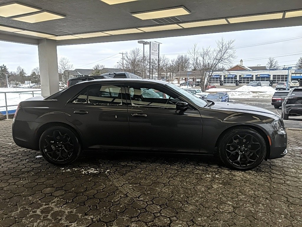 Used 2019 Chrysler 300 Touring w/ Sport Appearance Package image 4