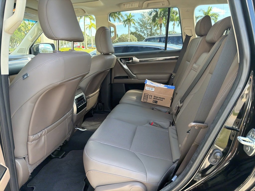 Used 2023 Lexus GX 460 Premium w/ Premium Package image 5
