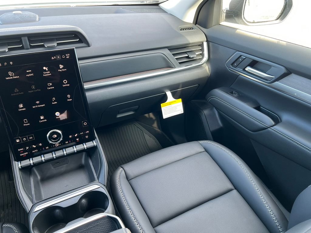 New 2026 GMC Terrain Denali w/ LPO, Floor Liner Package image 33