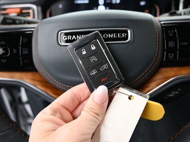 Used 2024 Jeep Grand Wagoneer L Series III image 40