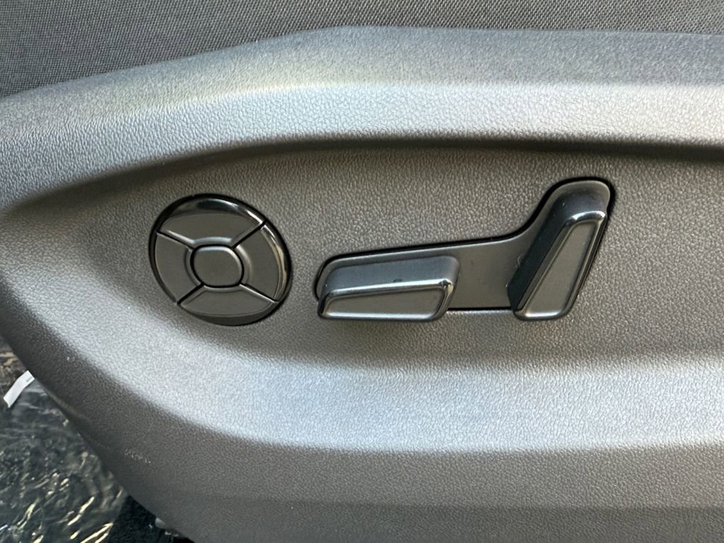 New 2026 Volkswagen Tiguan SE R-Line image 10