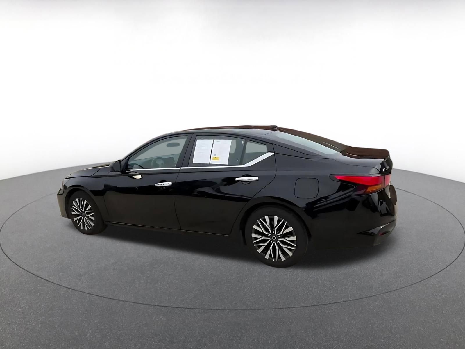 Used 2025 Nissan Altima 2.5 SV FWD image 10