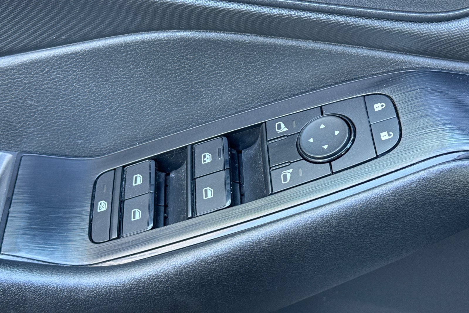 Certified 2024 Nissan Rogue S FWD image 12