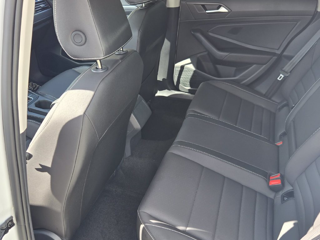 Certified 2024 Volkswagen Jetta SE w/ Panoramic Sunroof Package FWD image 12