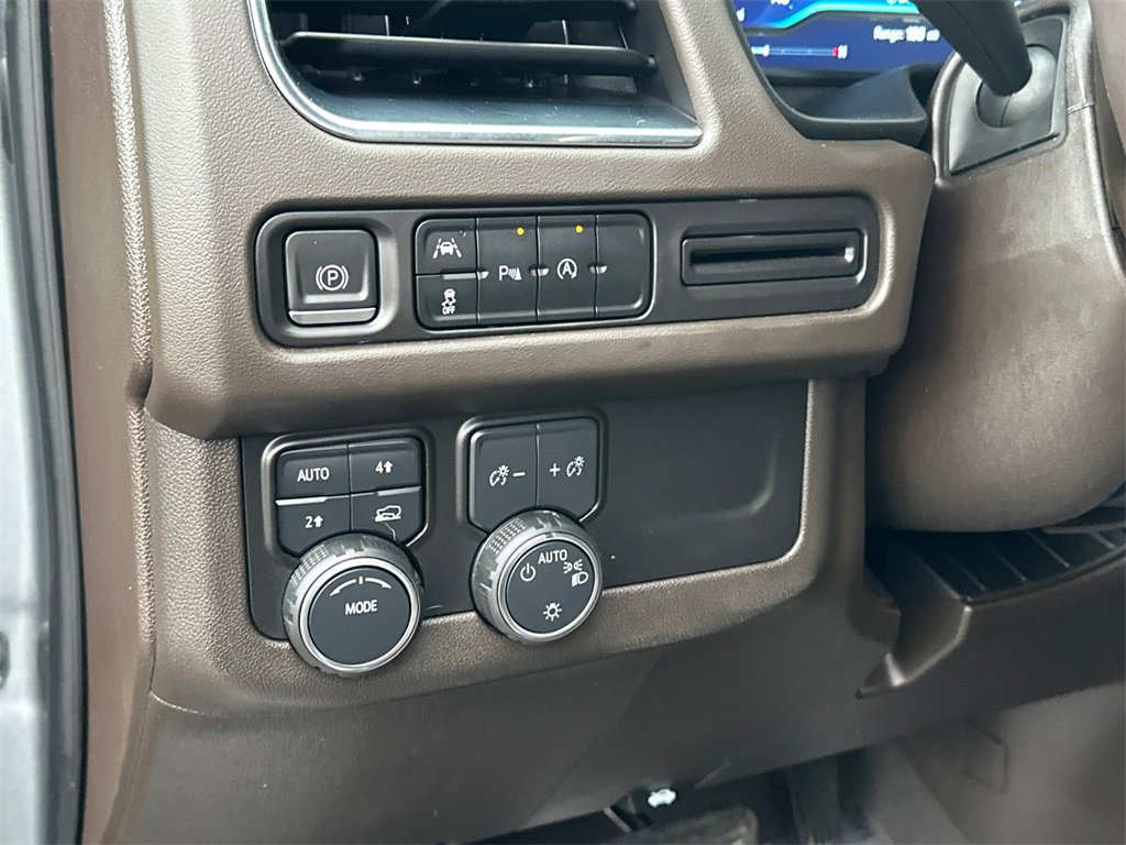 Used 2023 Chevrolet Suburban LT image 18