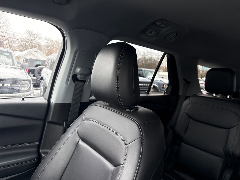 Used 2023 Ford Explorer XLT w/ Equipment Group 202A image 41