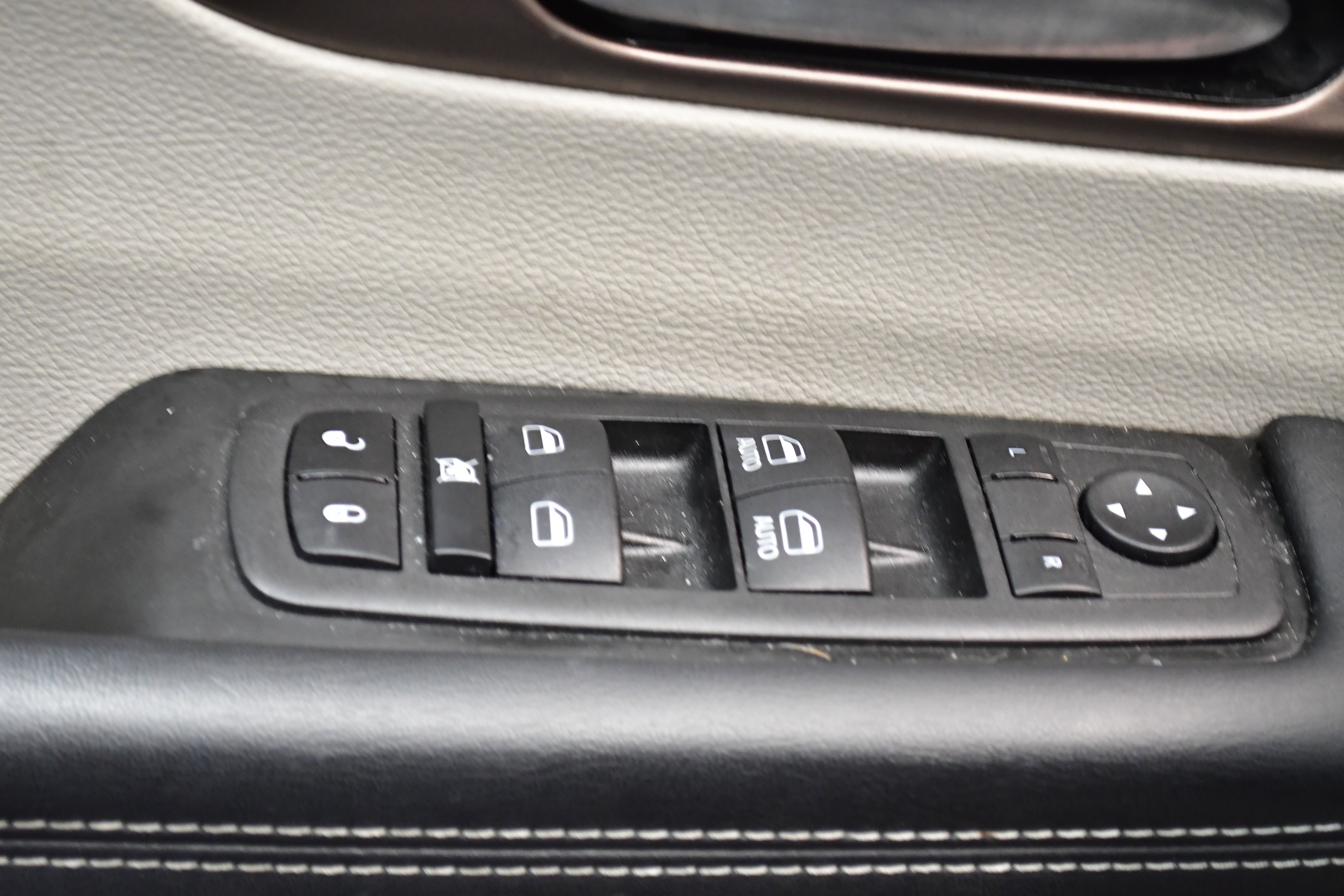 Used 2023 Chrysler Voyager LX FWD image 17