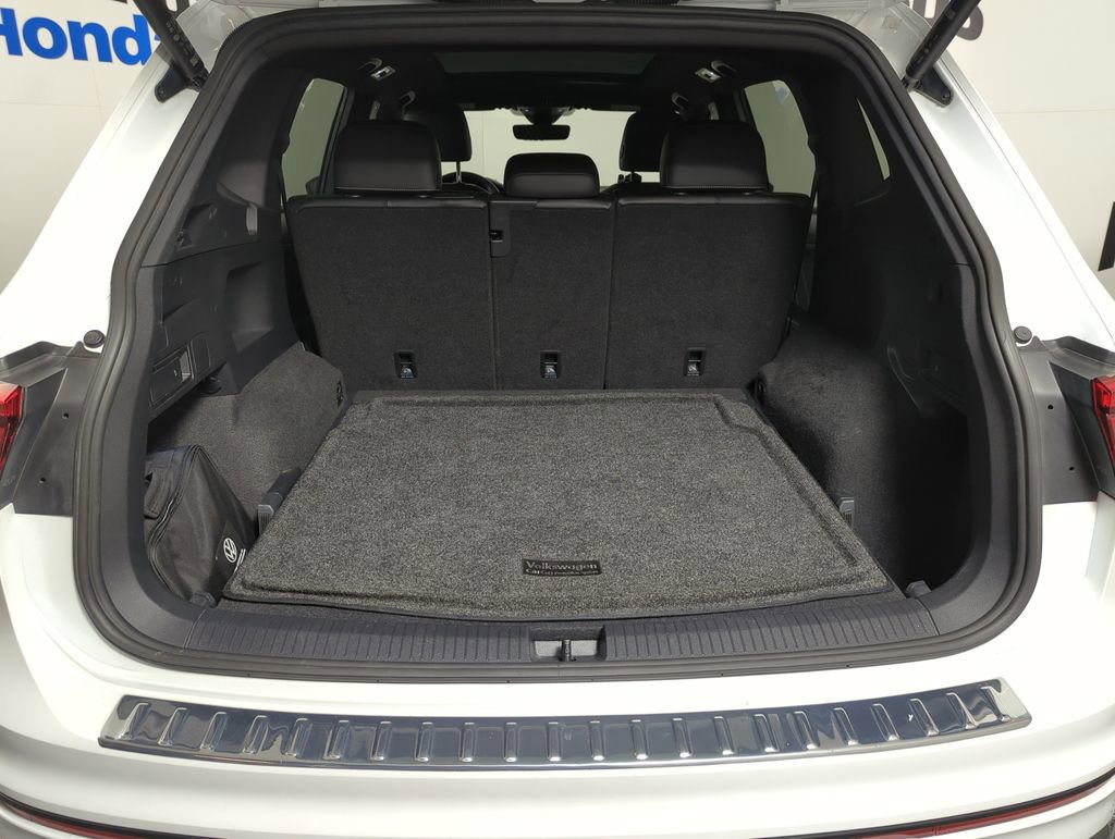 Used 2022 Volkswagen Tiguan SE R-Line image 18