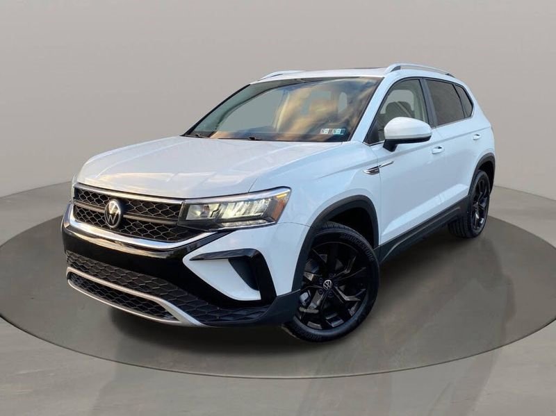 Used 2022 Volkswagen Taos SE w/ Panoramic Sunroof Package AWD/4WD image 8