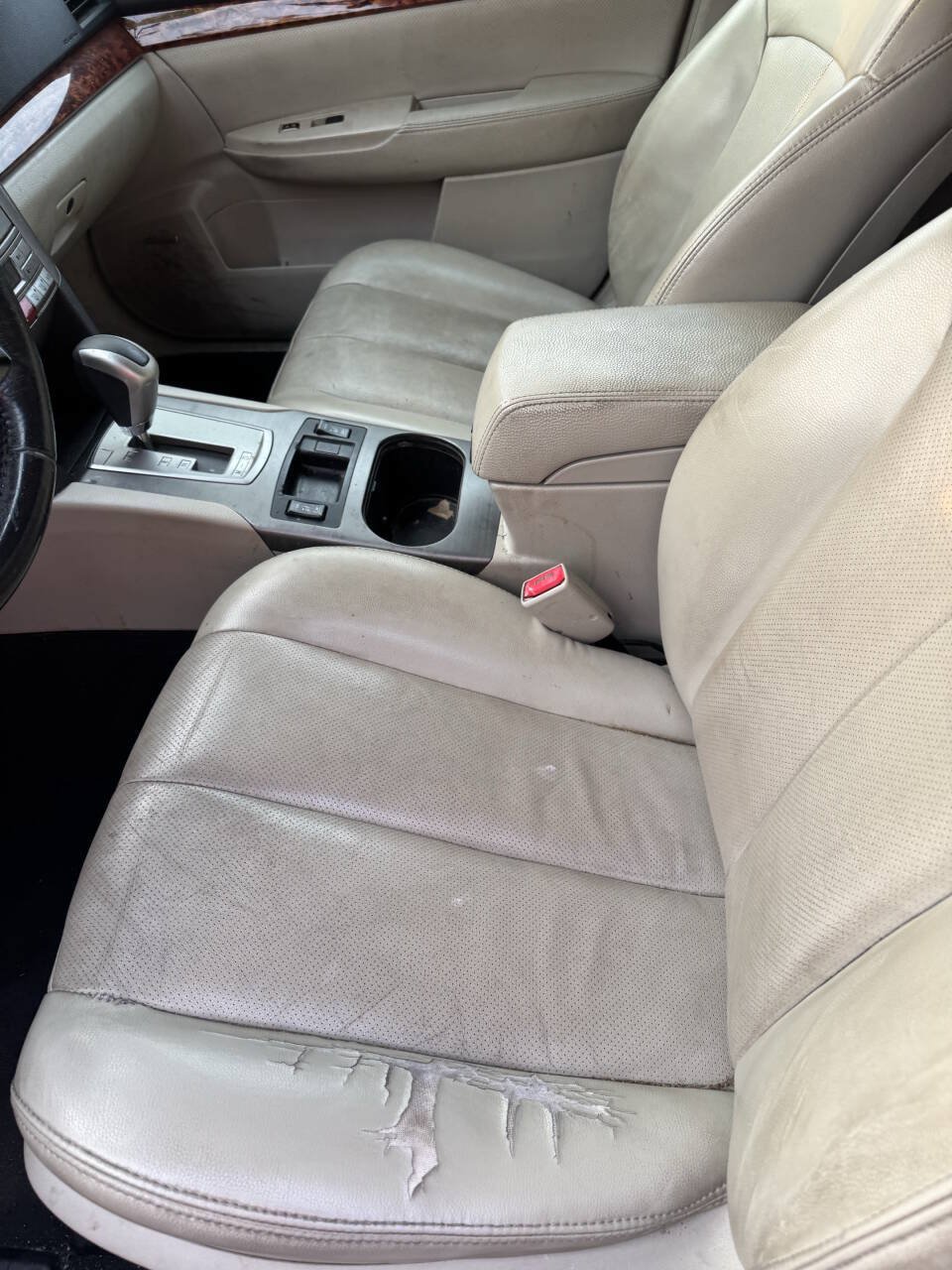 Used 2010 Subaru Outback 3.6R Limited AWD/4WD image 15