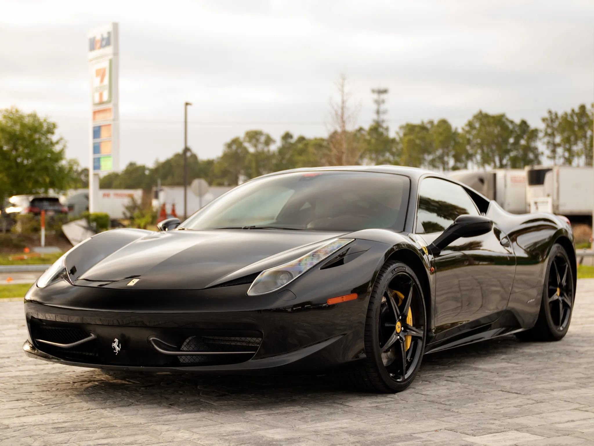 Used 2010 Ferrari 458 Italia Coupe image 9