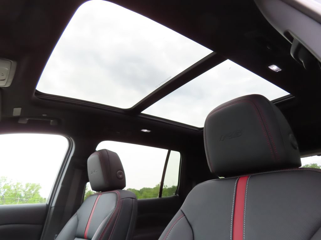 New 2026 Chevrolet Traverse RS w/ LPO, Floor Liner Package AWD/4WD image 7