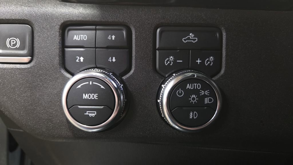 Used 2024 GMC Sierra 1500 Elevation w/ X31 Off-Road Package AWD/4WD image 9
