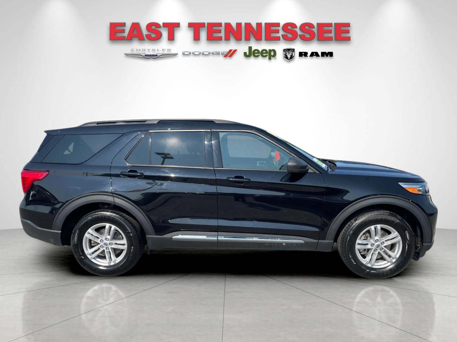 Used 2023 Ford Explorer XLT w/ Equipment Group 202A AWD/4WD image 2