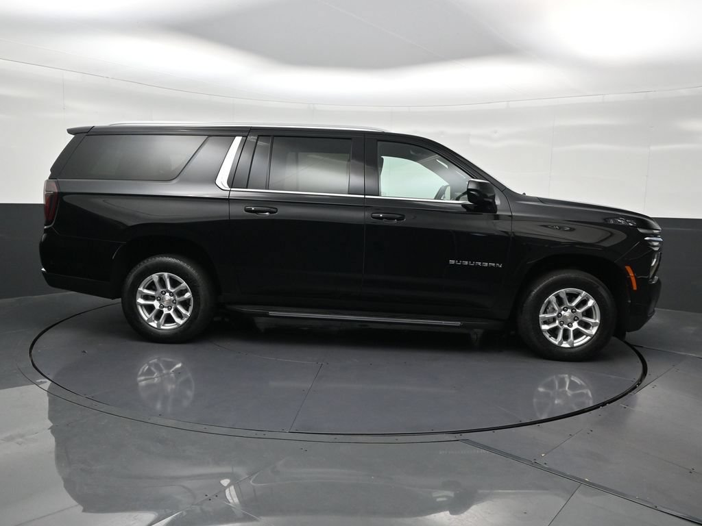 Used 2025 Chevrolet Suburban LS RWD image 7