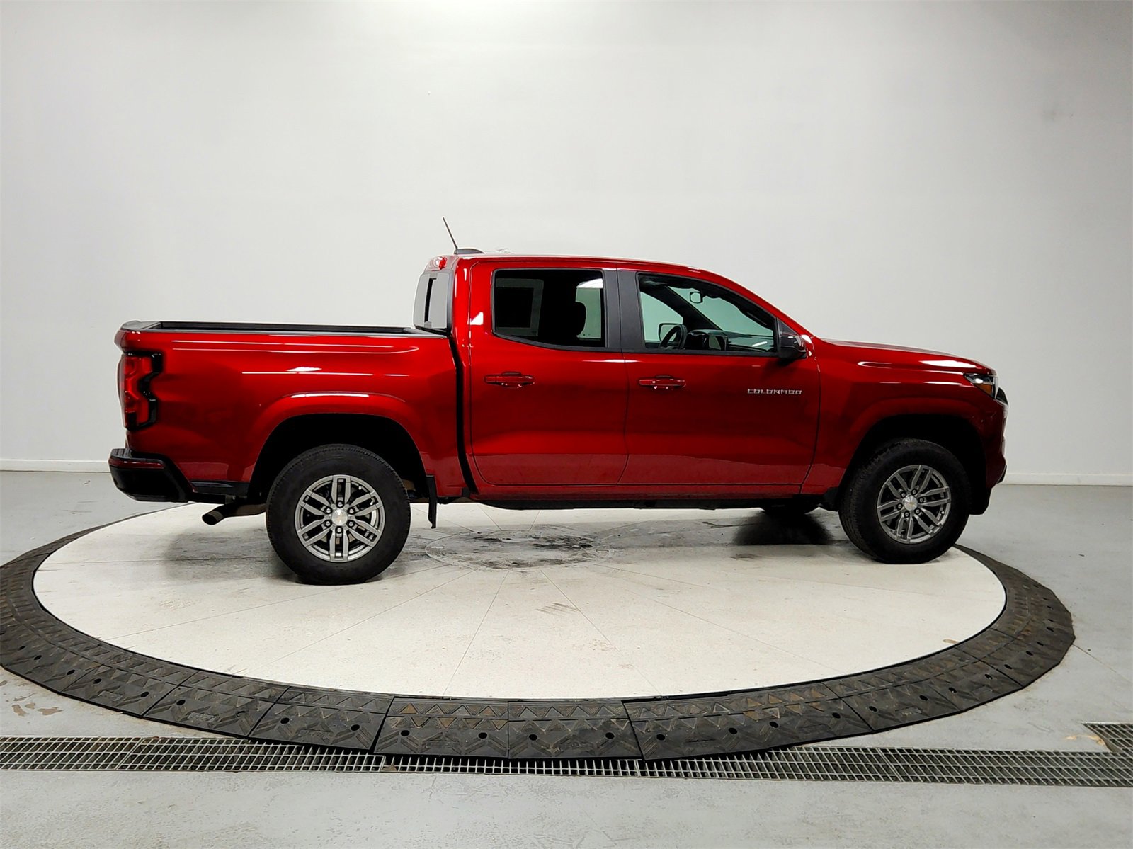Used 2024 Chevrolet Colorado LT w/ LT Convenience Package II image 8