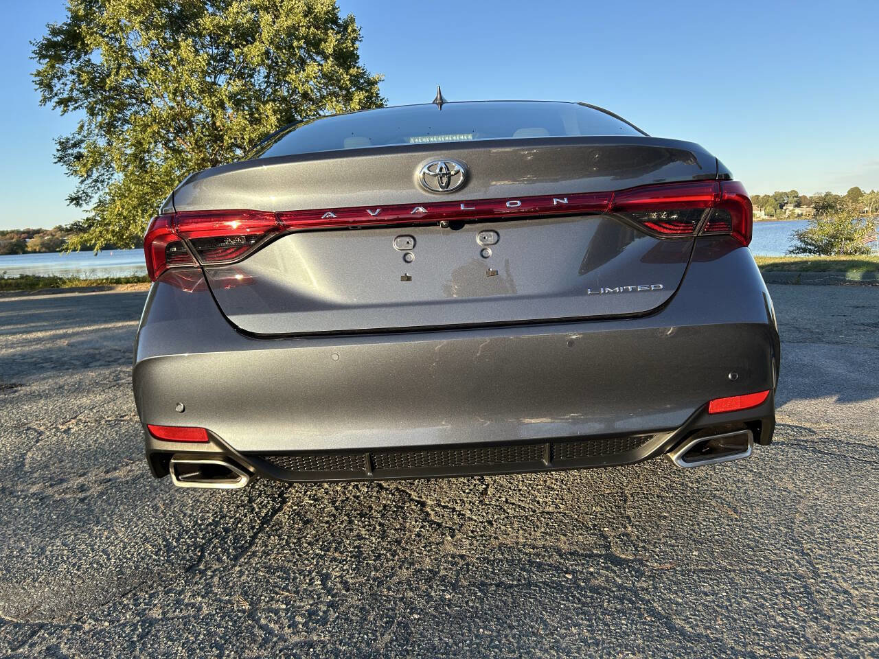 Used 2020 Toyota Avalon Limited image 18