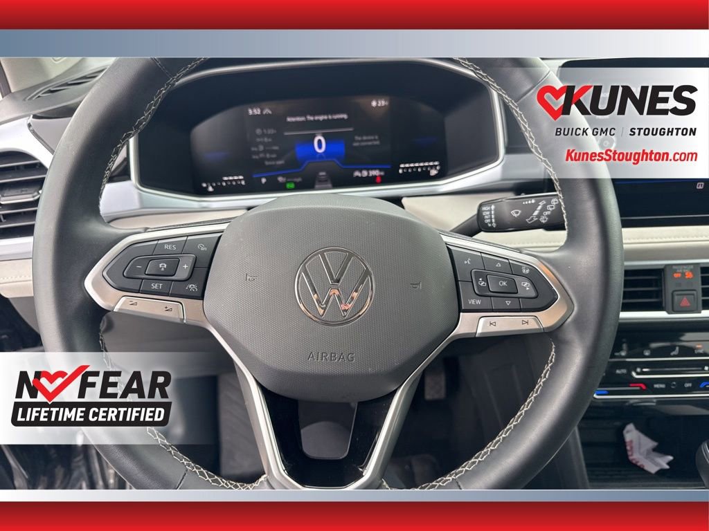 Used 2025 Volkswagen Taos SE image 19
