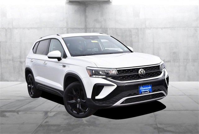Certified 2023 Volkswagen Taos SE image 2