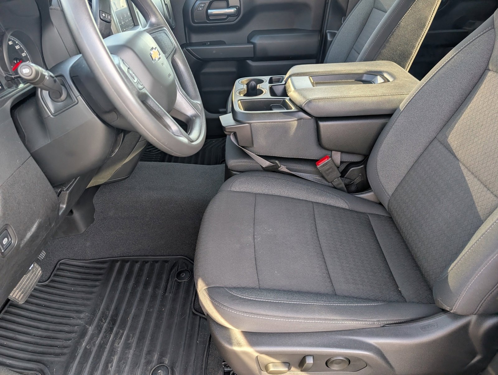 Used 2025 Chevrolet Silverado 1500 Custom image 6