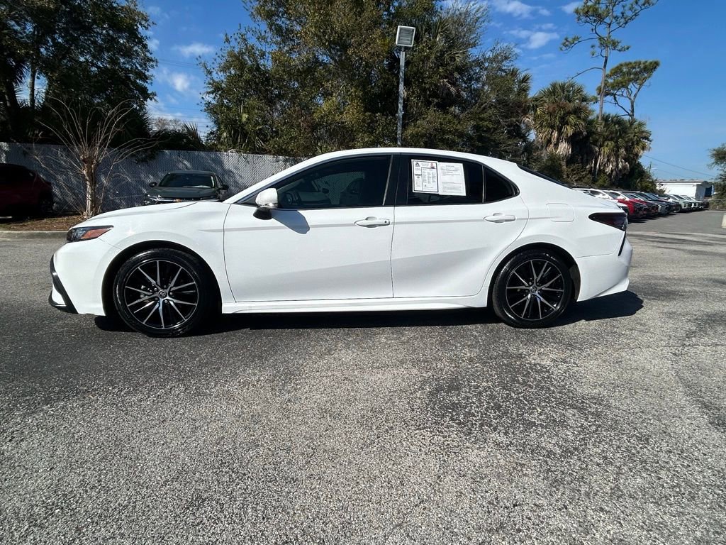 Used 2024 Toyota Camry SE w/ Audio Upgrade Package image 4