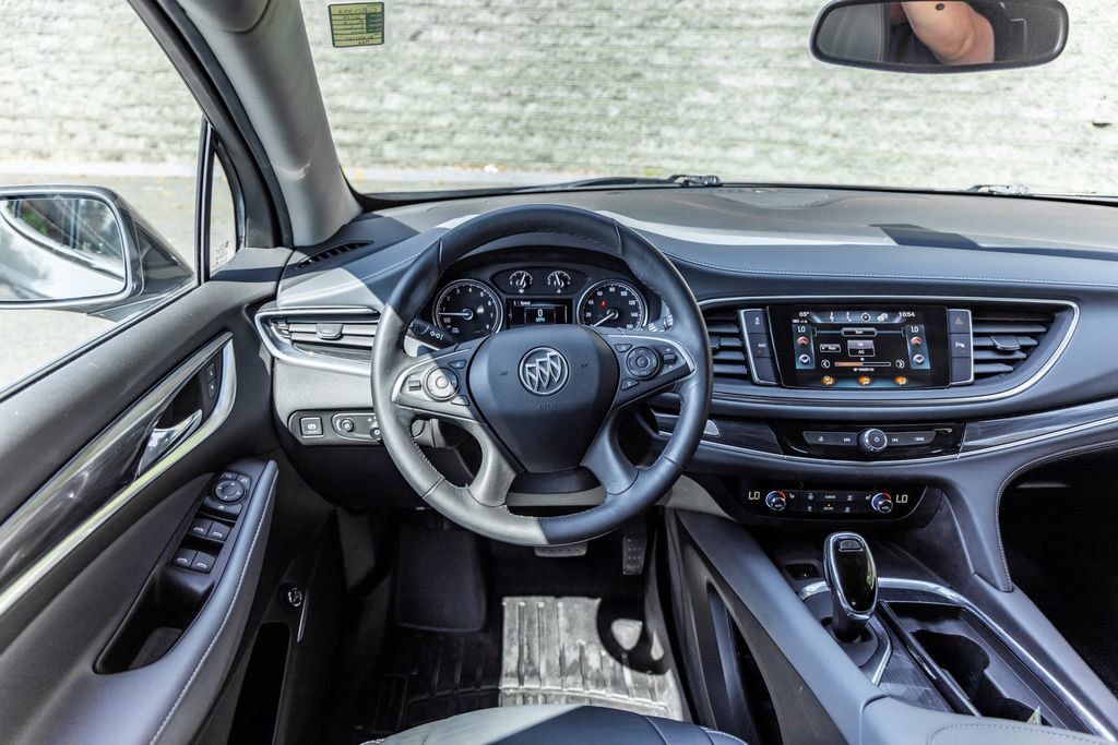 Used 2019 Buick Enclave Essence image 25