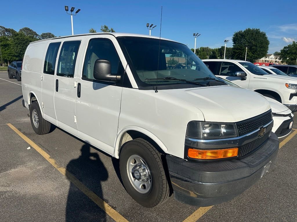 Used 2017 Chevrolet Express 2500 RWD image 4