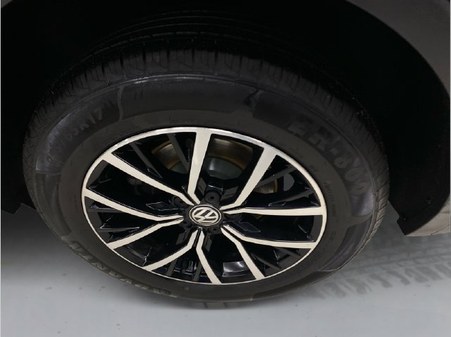 Used 2021 Volkswagen Tiguan SE AWD/4WD image 18