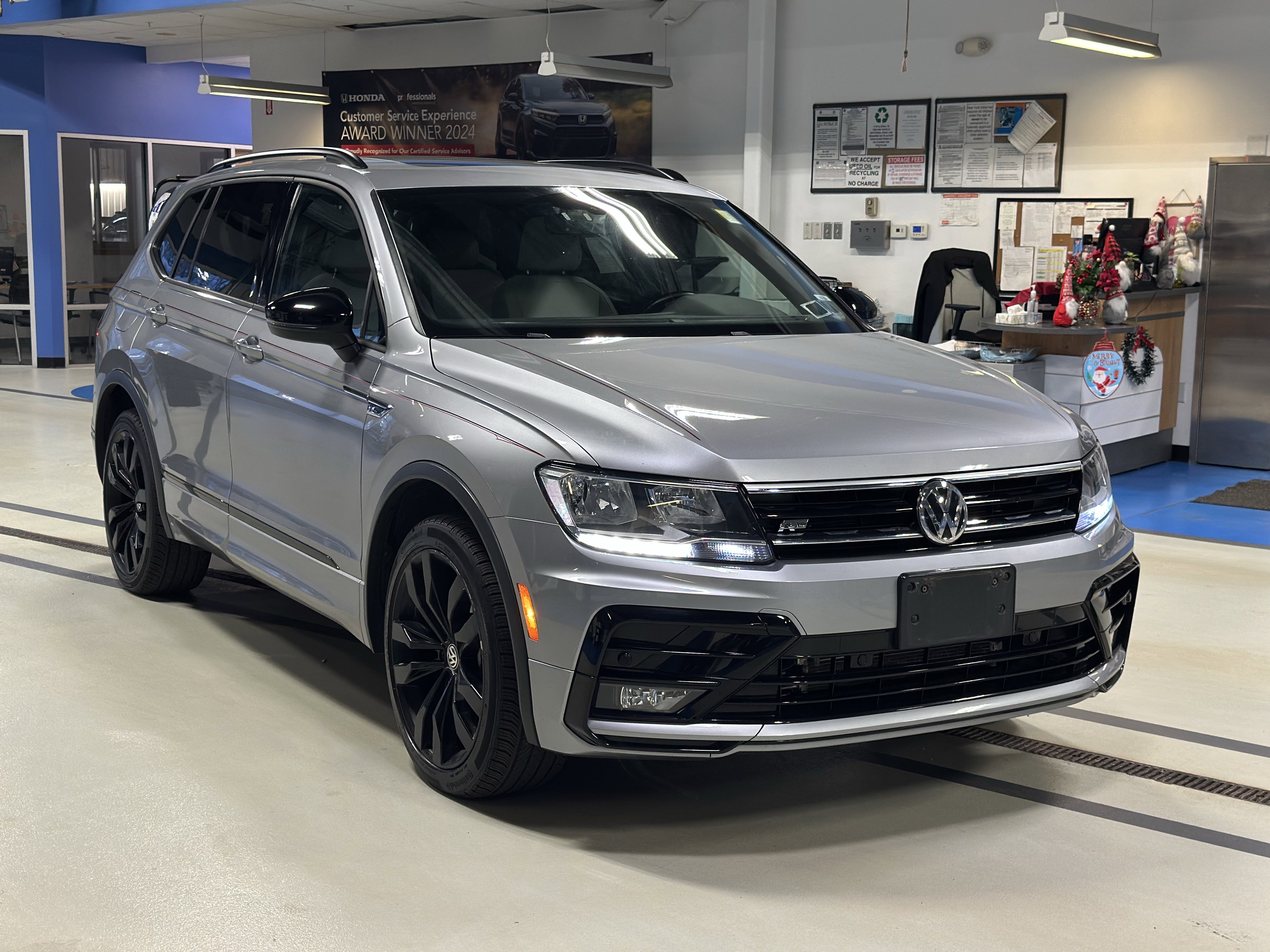 Used 2021 Volkswagen Tiguan SE R-Line image 3