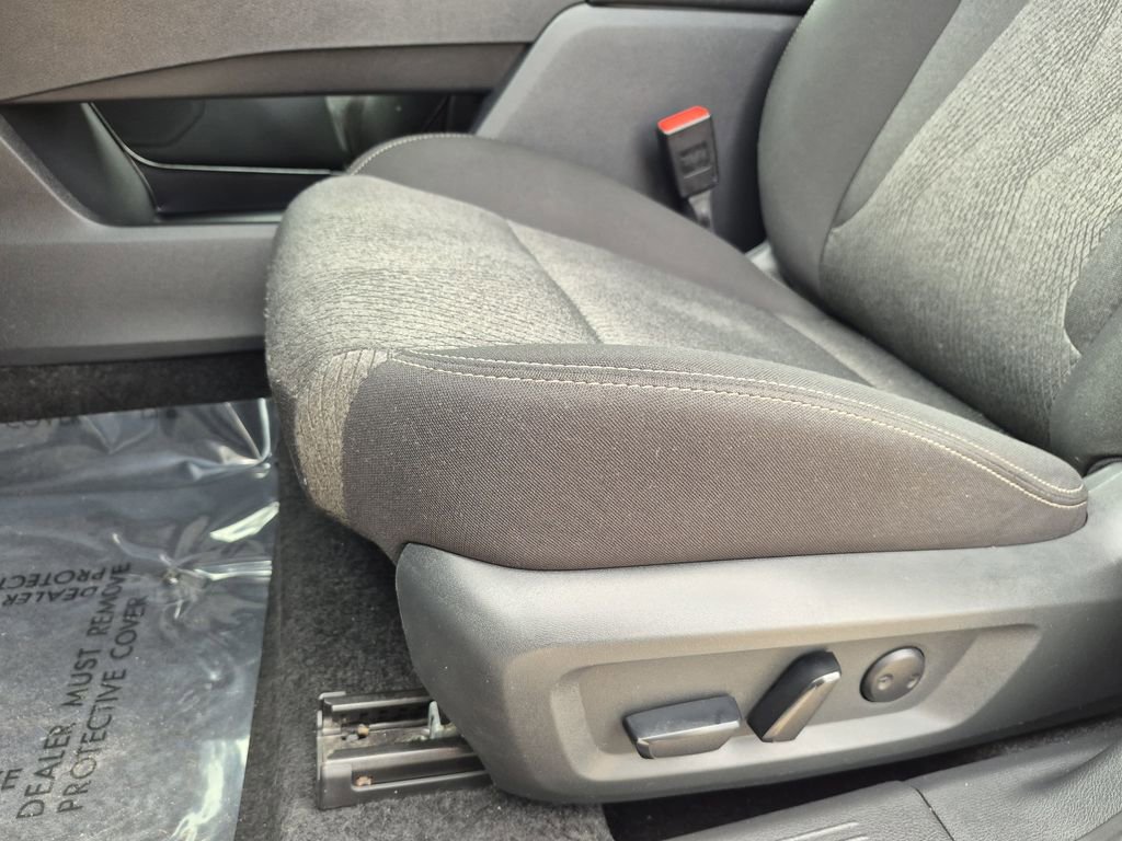 Used 2025 Nissan Rogue SV AWD/4WD image 12
