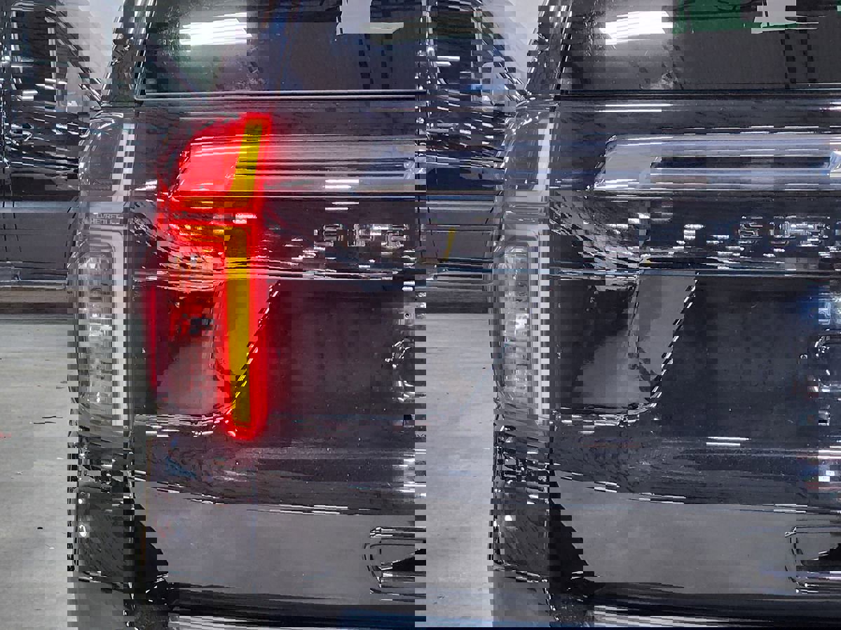 Used 2021 Chevrolet Suburban Z71 image 20