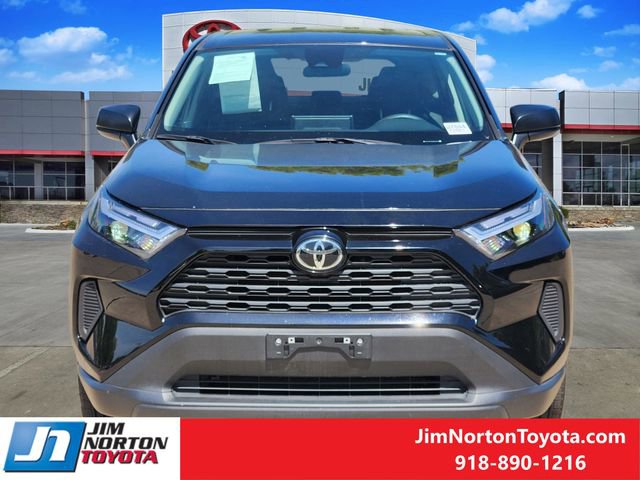 Used 2025 Toyota RAV4 LE AWD/4WD image 2