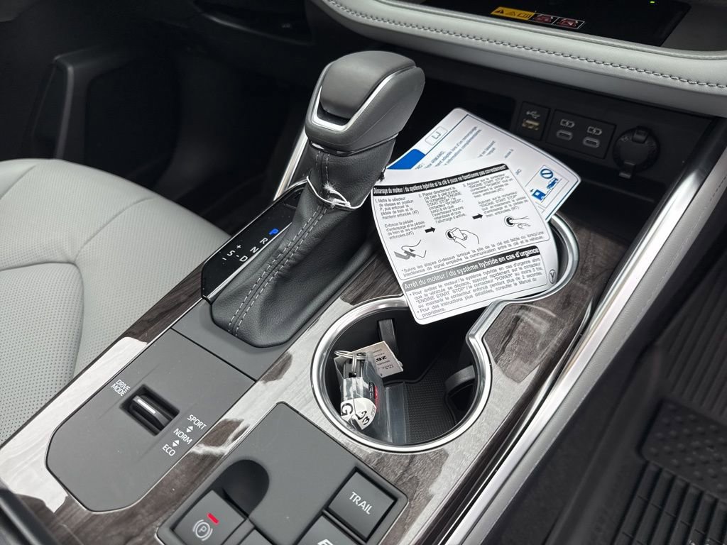 New 2026 Toyota Highlander Platinum image 7