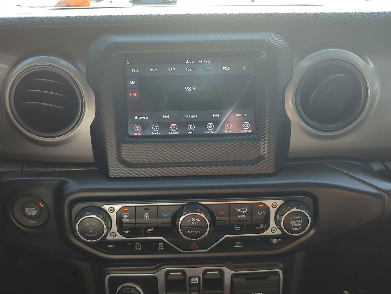 Used 2023 Jeep Wrangler Sport S image 27