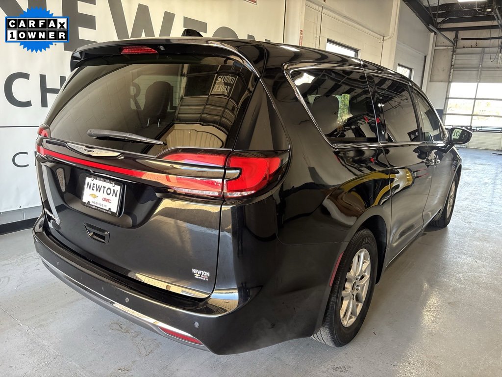 Used 2024 Chrysler Pacifica Touring-L image 30