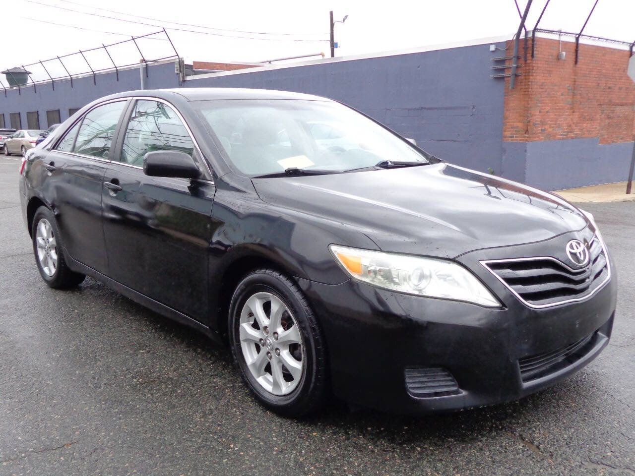 Used 2011 Toyota Camry LE image 2