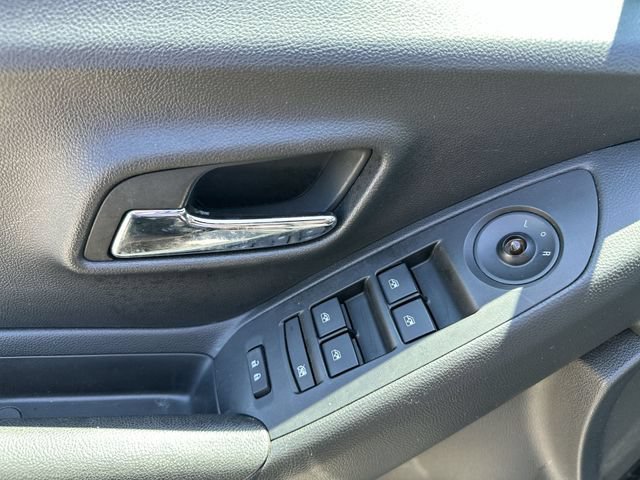 Used 2020 Chevrolet Trax LT w/ Sun & Sound Package FWD image 16