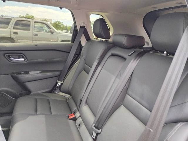 Used 2025 Nissan Rogue SL w/ Tech Package AWD/4WD image 11