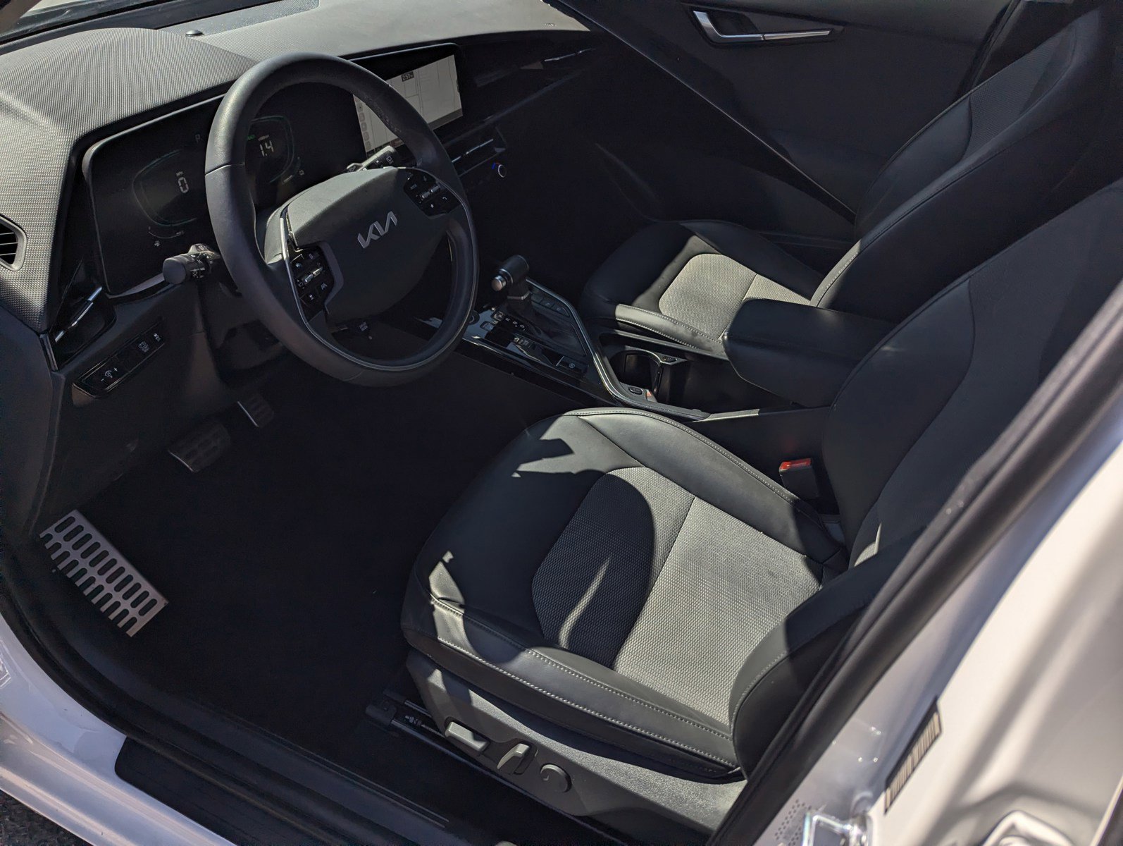 Used 2023 Kia Niro EX Touring FWD image 9