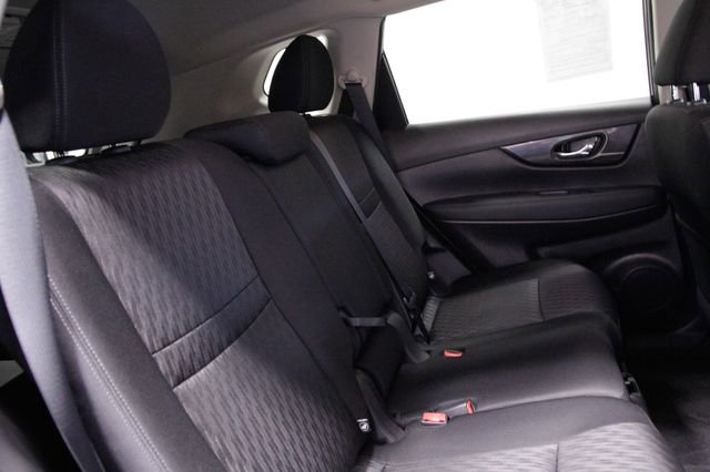 Used 2018 Nissan Rogue SV w/ Premium Package image 17