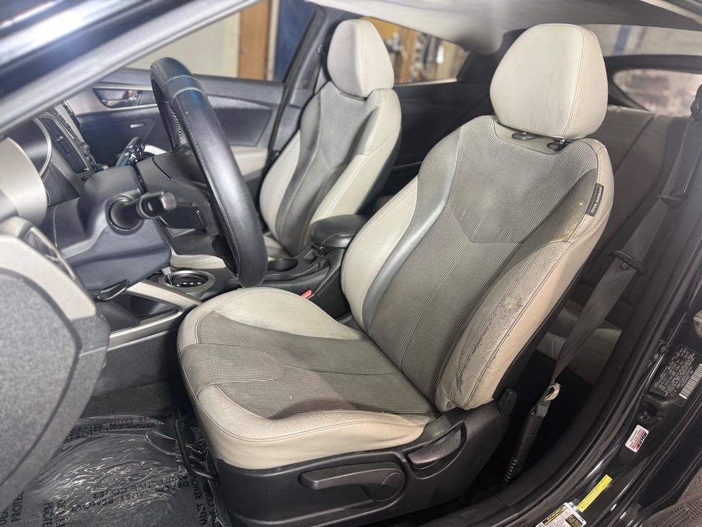 Used 2012 Hyundai Veloster w/ Style Pkg FWD image 11
