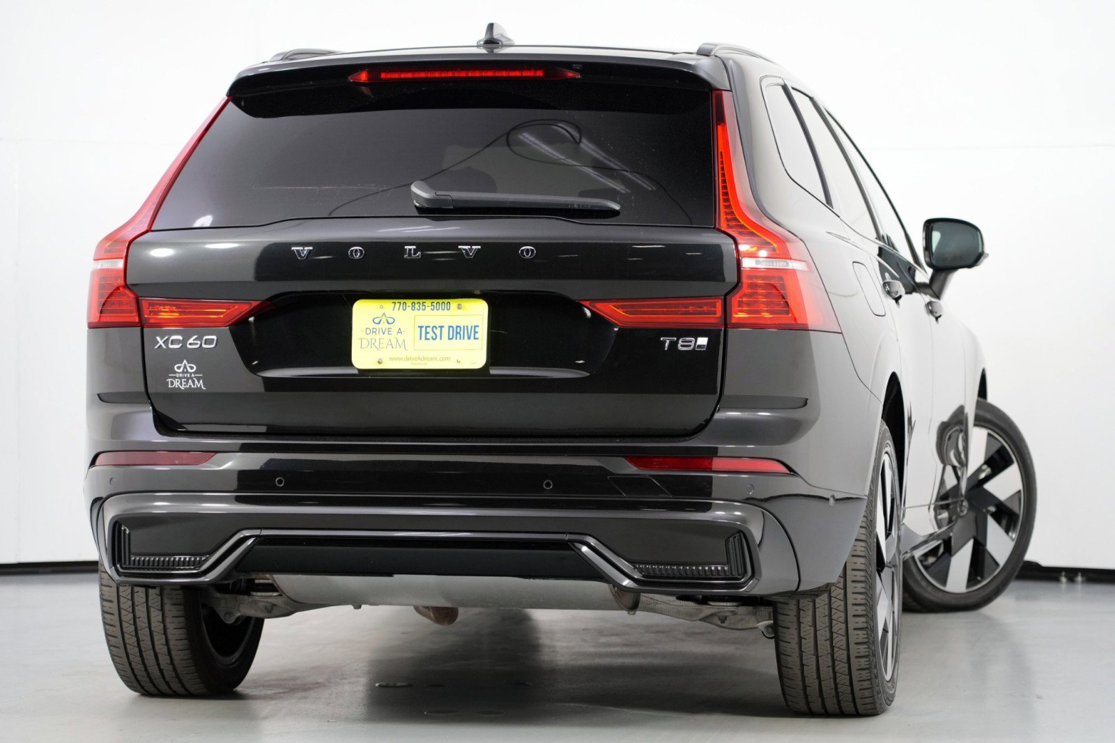 Used 2025 Volvo XC60 T8 Plus w/ Climate Package PRO image 5
