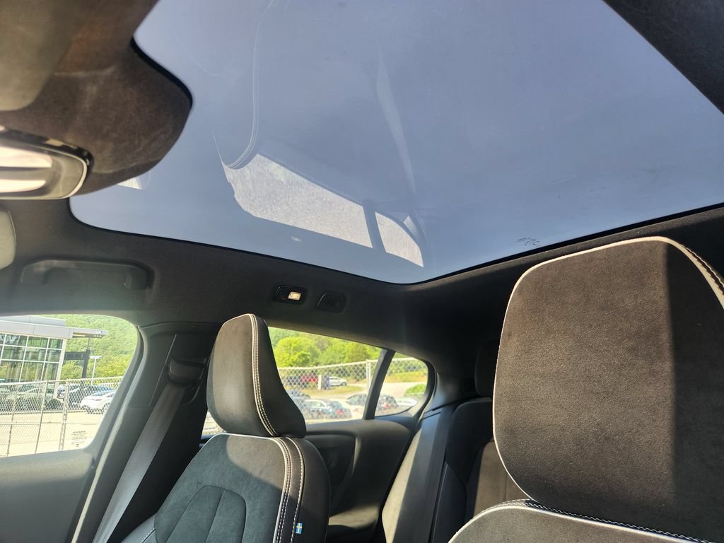 Certified 2023 Volvo C40 P8 Recharge Ultimate AWD/4WD image 10