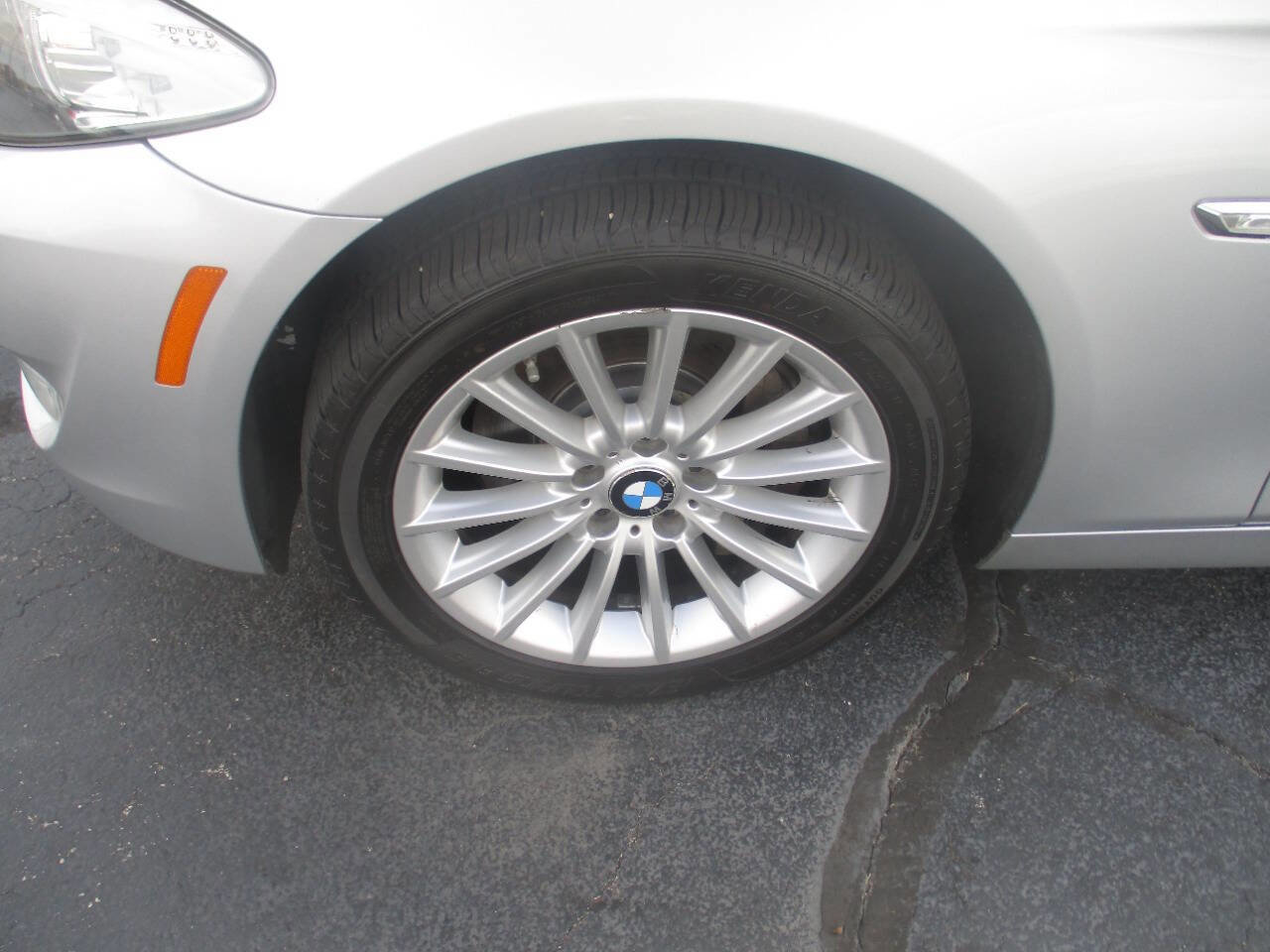 Used 2011 BMW 535i xDrive Sedan image 30