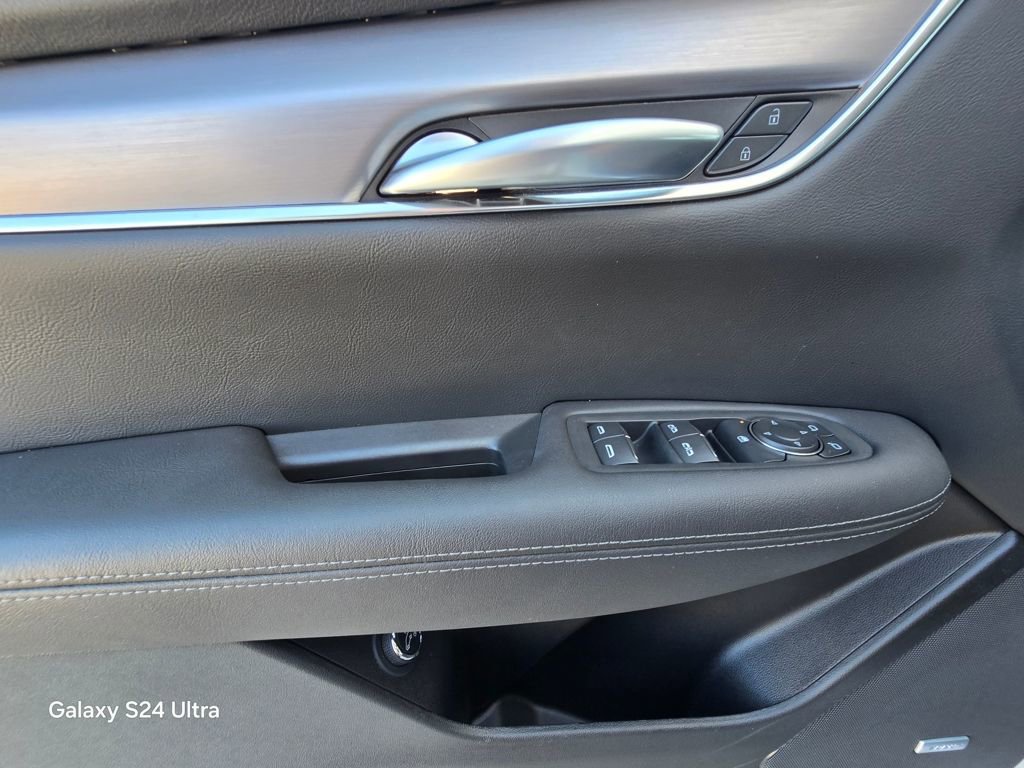 New 2026 Cadillac XT5 Luxury w/ LPO, Bronce Accent Package image 14