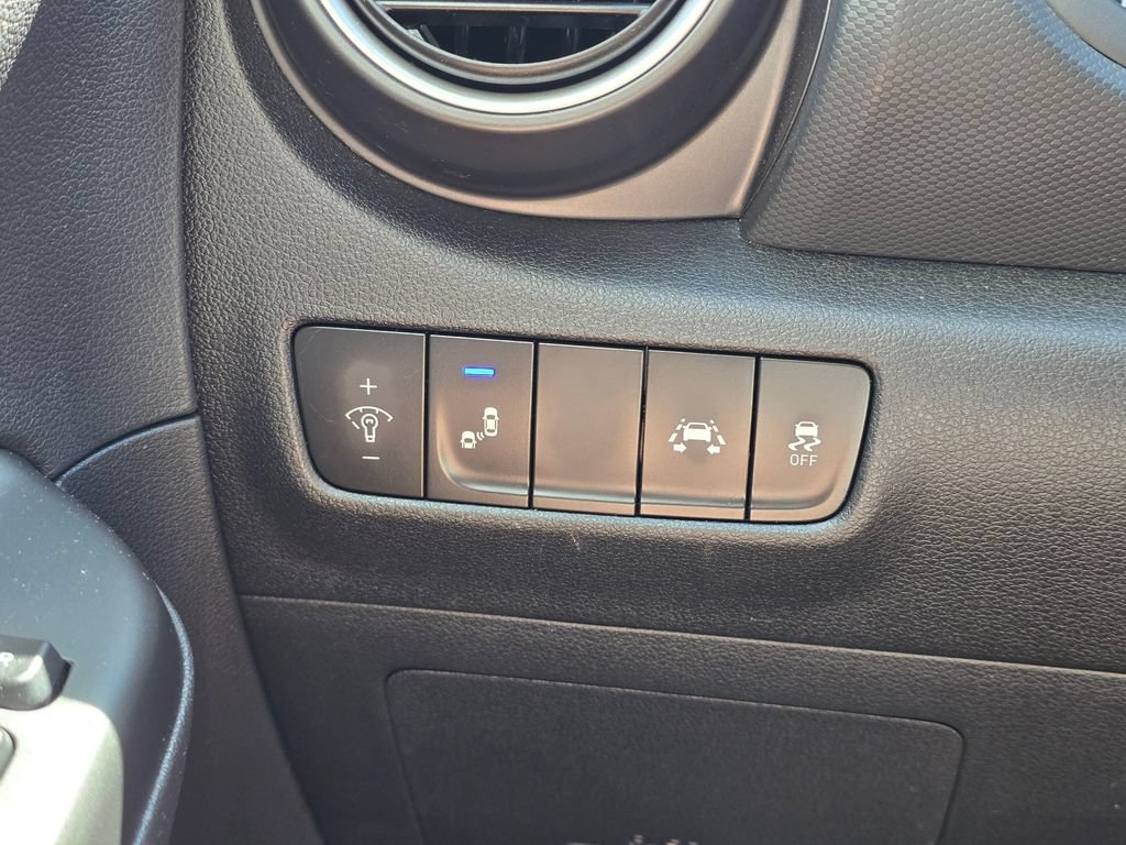 Used 2020 Hyundai Kona SEL AWD/4WD image 16