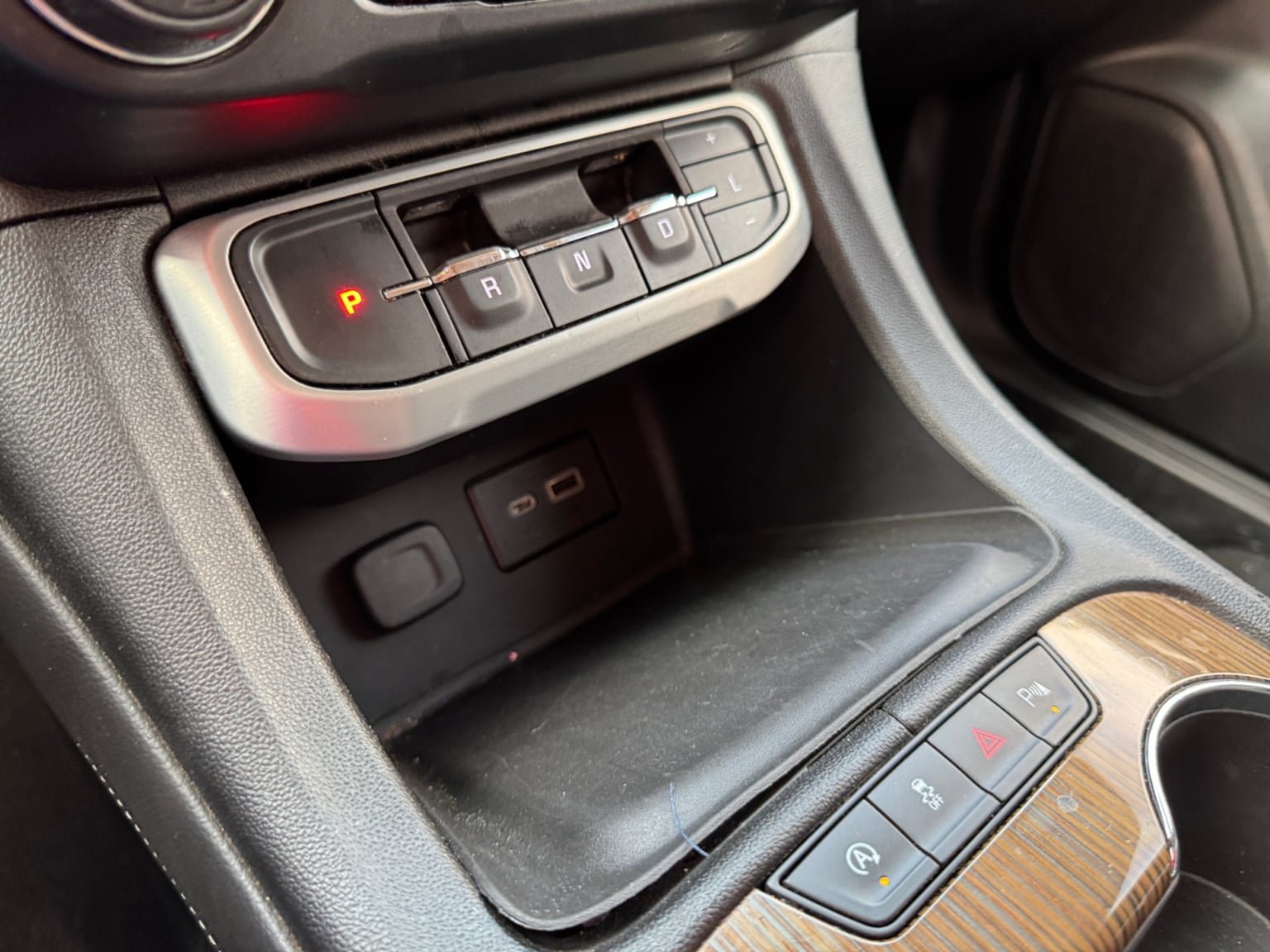 Used 2020 GMC Acadia SLE FWD image 25