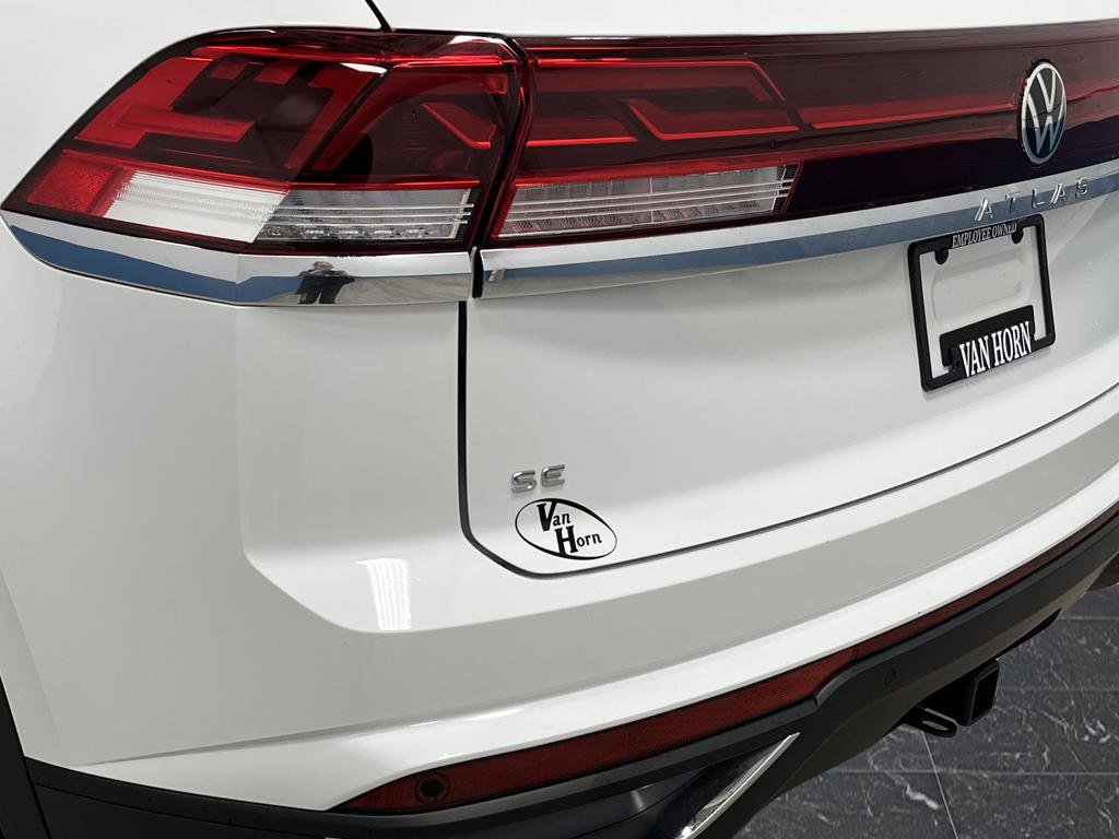 Certified 2025 Volkswagen Atlas Cross Sport SE w/ Panoramic Sunroof Package image 32