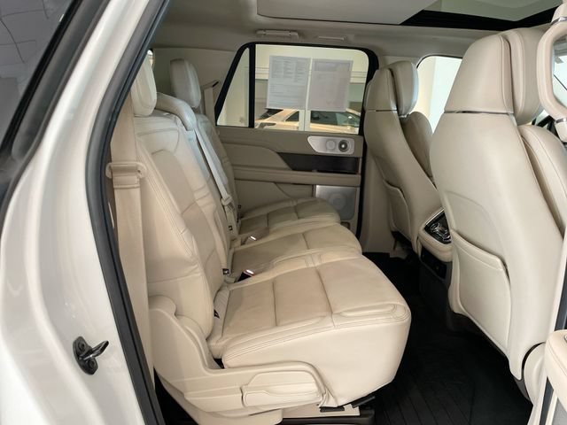 Used 2020 Lincoln Navigator L Reserve w/ Equipment Group 208A Reserve AWD/4WD image 16