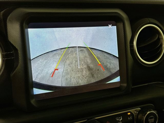 Used 2018 Jeep Wrangler Unlimited Sahara AWD/4WD image 17